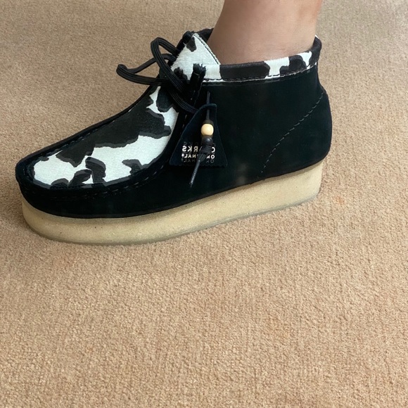 Clarks Originals Cow Print Wallabee Boots - Picture 4 of 6